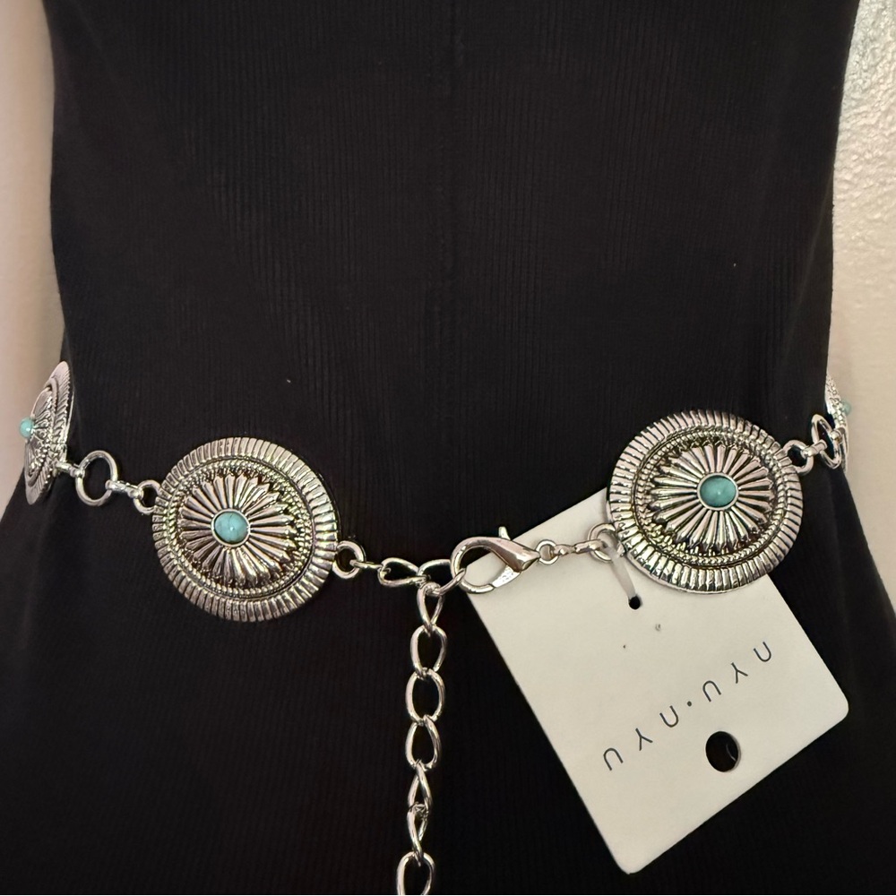 Old silver tone metallic concho style faux turquoise chain belt - Picture 4 of 9